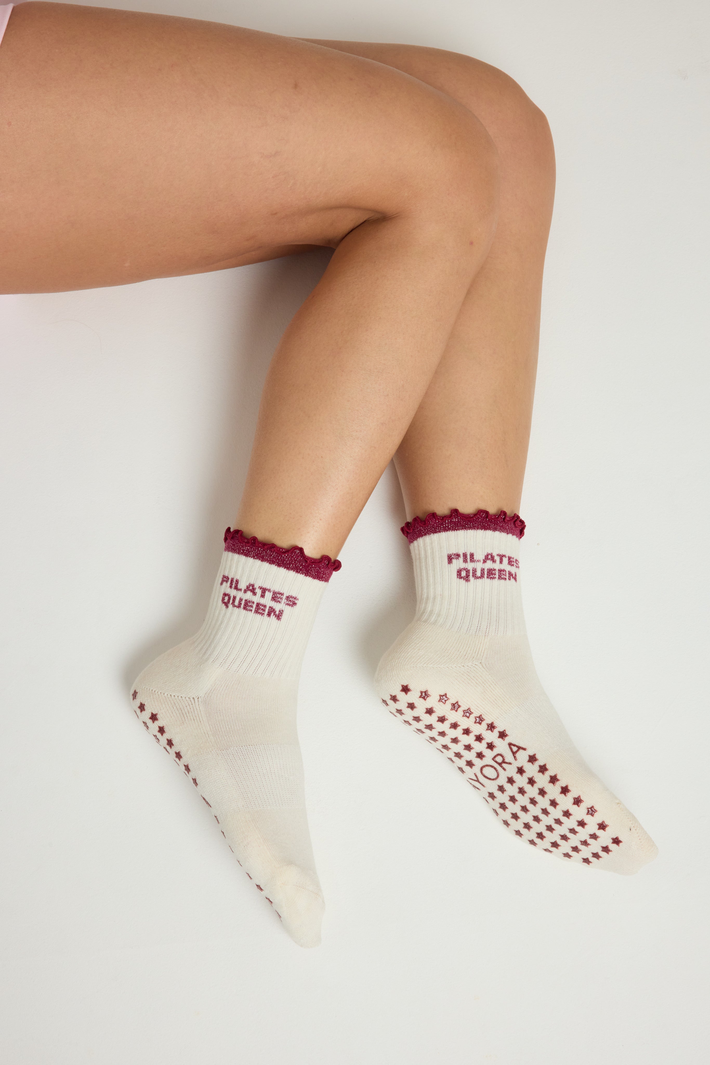 Chaussettes antidérapantes Pilates « Pilates Queen» – Bordeaux à Paillettes