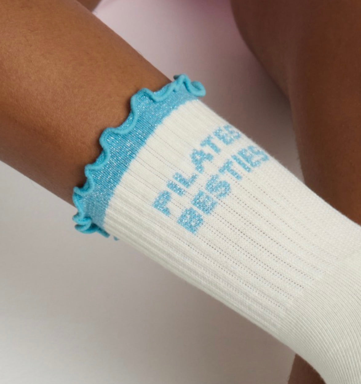 Chaussettes antidérapantes Pilates FRIZZY « Pilates Besties» – Turquoise à Paillettes