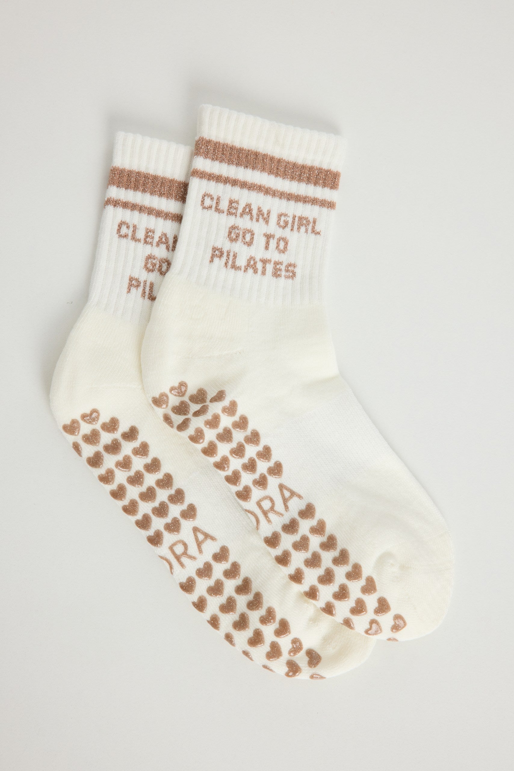 Chaussettes antidérapantes STRIPE Pilates « Clean Girl Go To Pilates» – Beige à paillettes