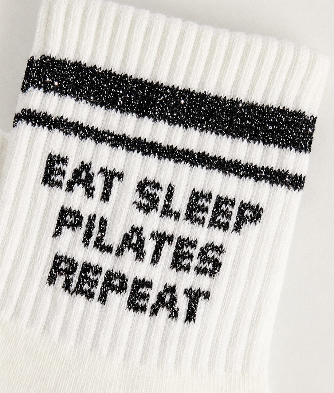 Chaussettes antidérapantes Pilates STRIPE « Eat Sleep Pilates Repeat » – Noir à Paillettes