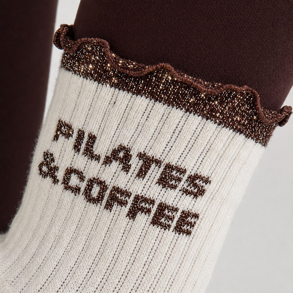 Chaussettes antidérapantes Pilates FRIZZY « Pilates and Coffee» – Marron à Paillettes