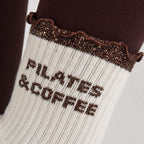 Chaussettes antidérapantes Pilates FRIZZY « Pilates and Coffee» – Marron à Paillettes