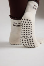 Chaussettes antidérapantes Pilates FRIZZY « Pilates and Coffee» – Marron à Paillettes