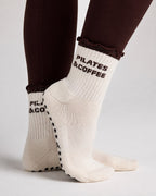 Chaussettes antidérapantes Pilates FRIZZY « Pilates and Coffee» – Marron à Paillettes