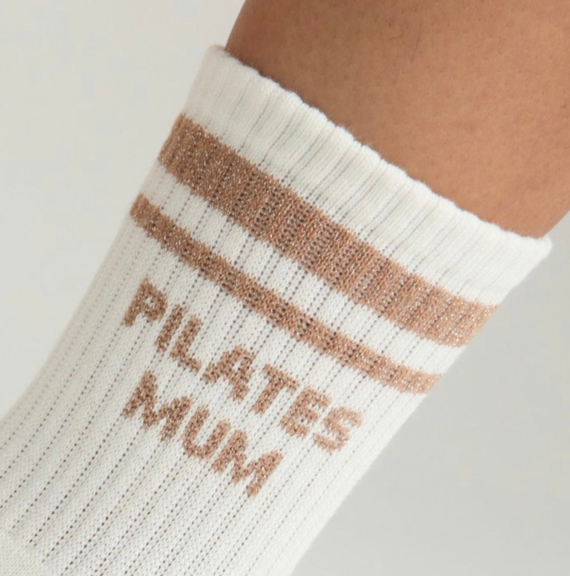 Chaussettes antidérapantes Pilates STRIPE «Pilates Mum» – Beige à Paillettes