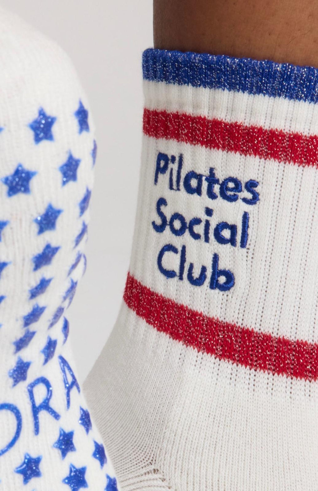 Chaussettes antidérapantes Pilates « Pilates Social Club » – Rouge et Bleu à Paillettes