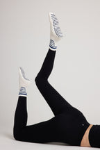 Chaussettes antidérapantes Pilates STRIPE «Putting Myself First» – Marine à Paillettes