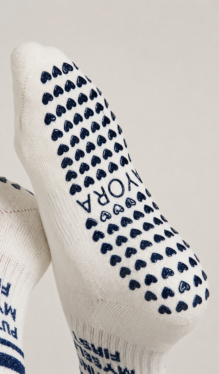 Chaussettes antidérapantes Pilates STRIPE «Putting Myself First» – Marine à Paillettes