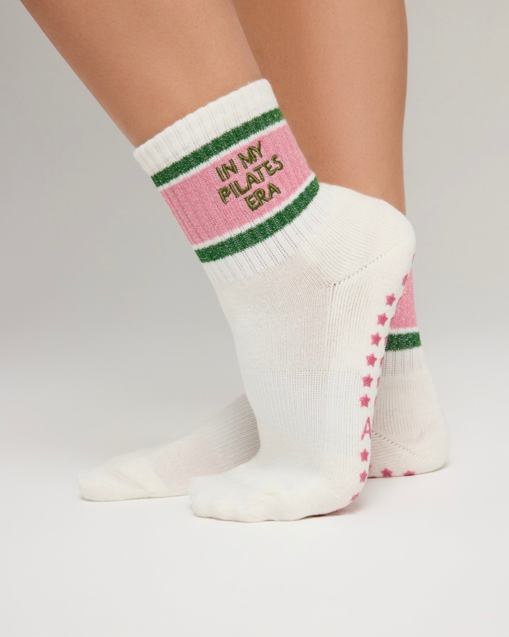 Chaussettes antidérapantes Pilates « In My Pilates Era » – Rose et Vert à Paillettes